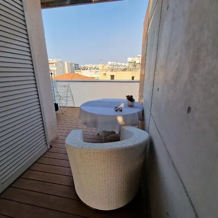 Apartment 3-storey Penthouse Near Marina *