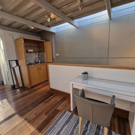 Apartment 3-storey Penthouse Near Marina *